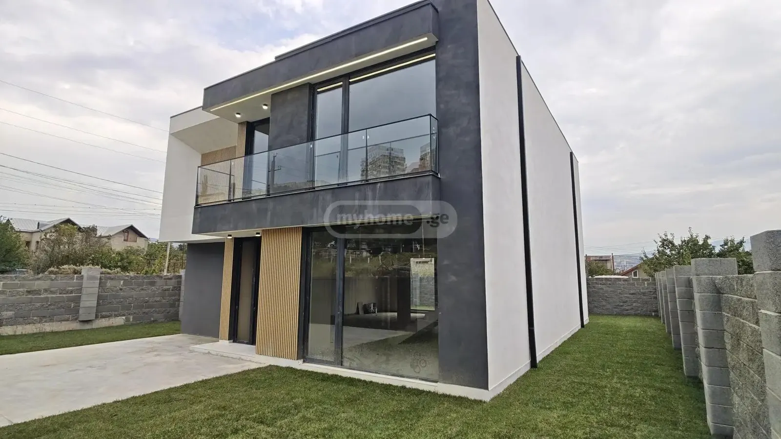 Дом, 5-комн., 230 м²