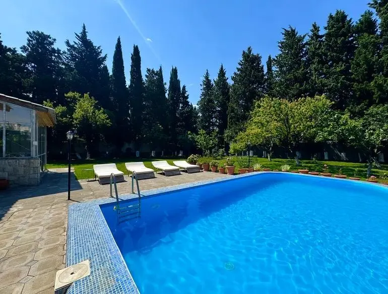 Дом, 9-комн., 550 м²