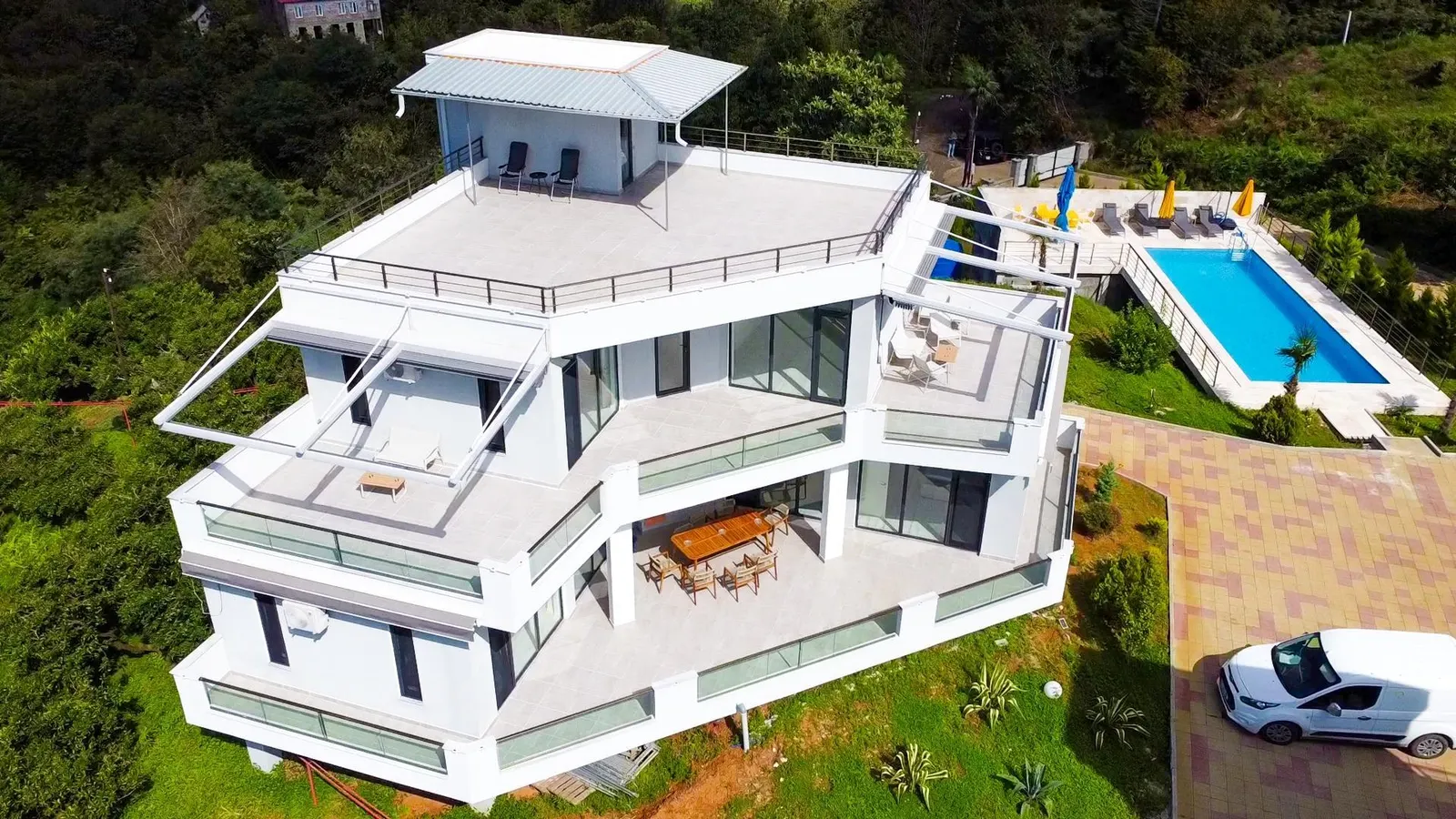 House, 6-room, 417 m²