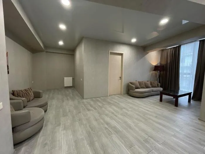 Квартира, 3-комн., 108 м²