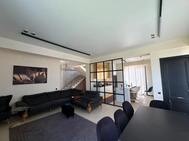 Дом, 6-комн., 180 м²