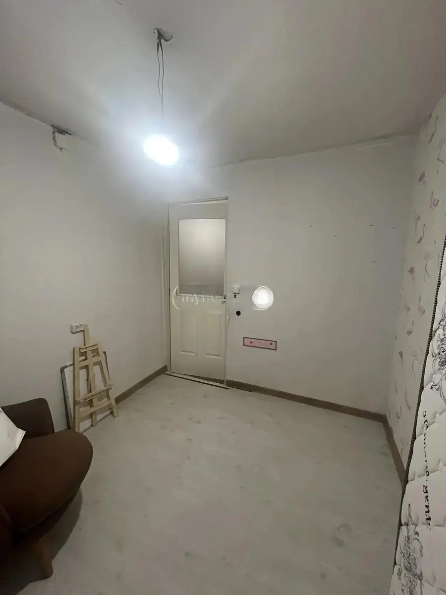 House, 4-room, 80 m²