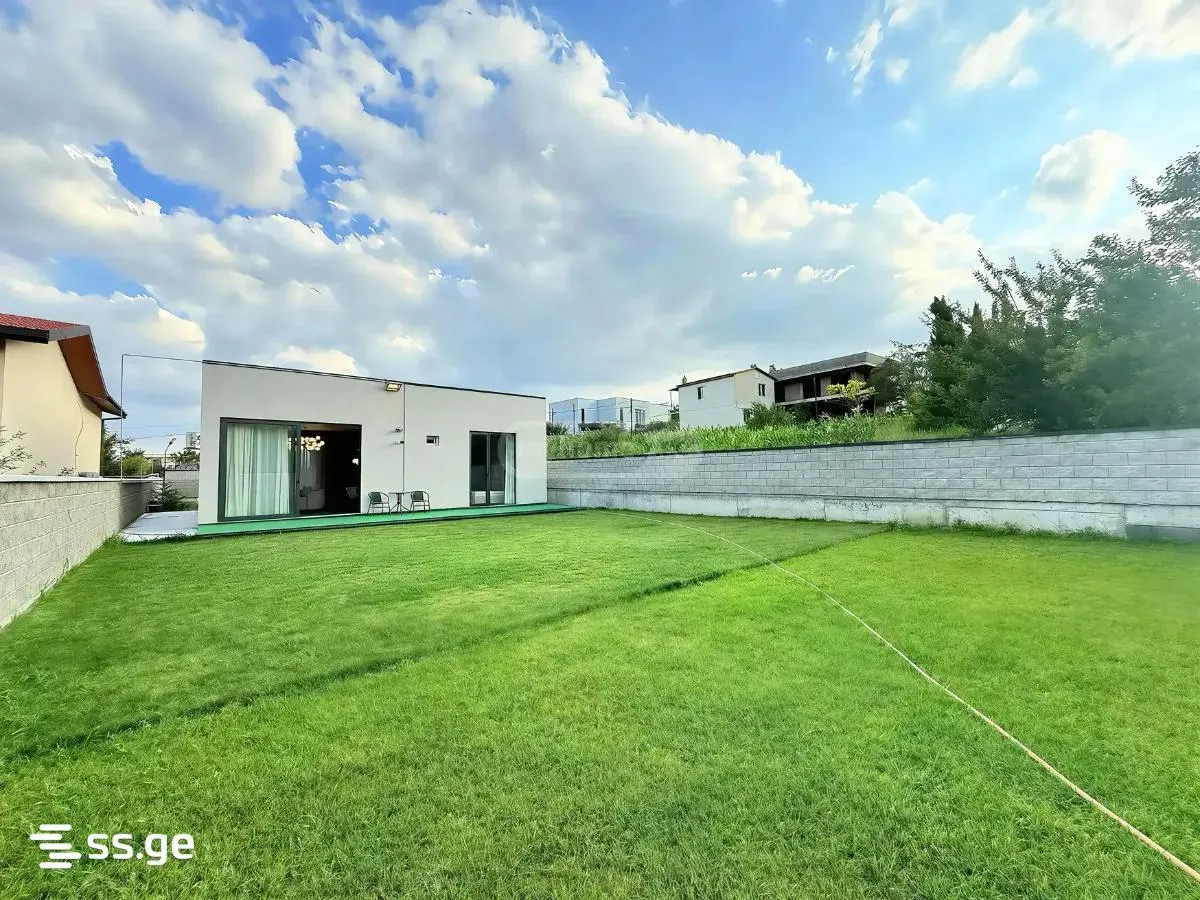 Дом, 3-комн., 600 м²