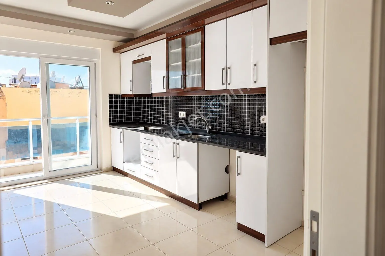 Apartment, 8-room, 290 m²