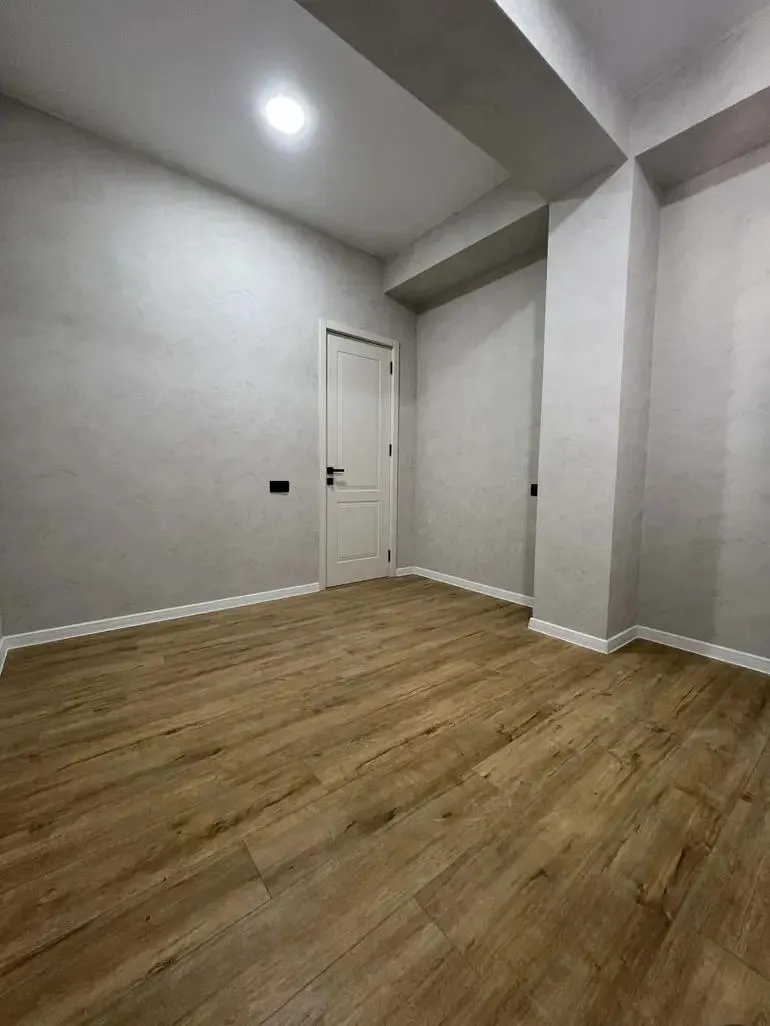 ბინა, 4-ოთახიანი, 71 მ², Christian Steven St, 35
