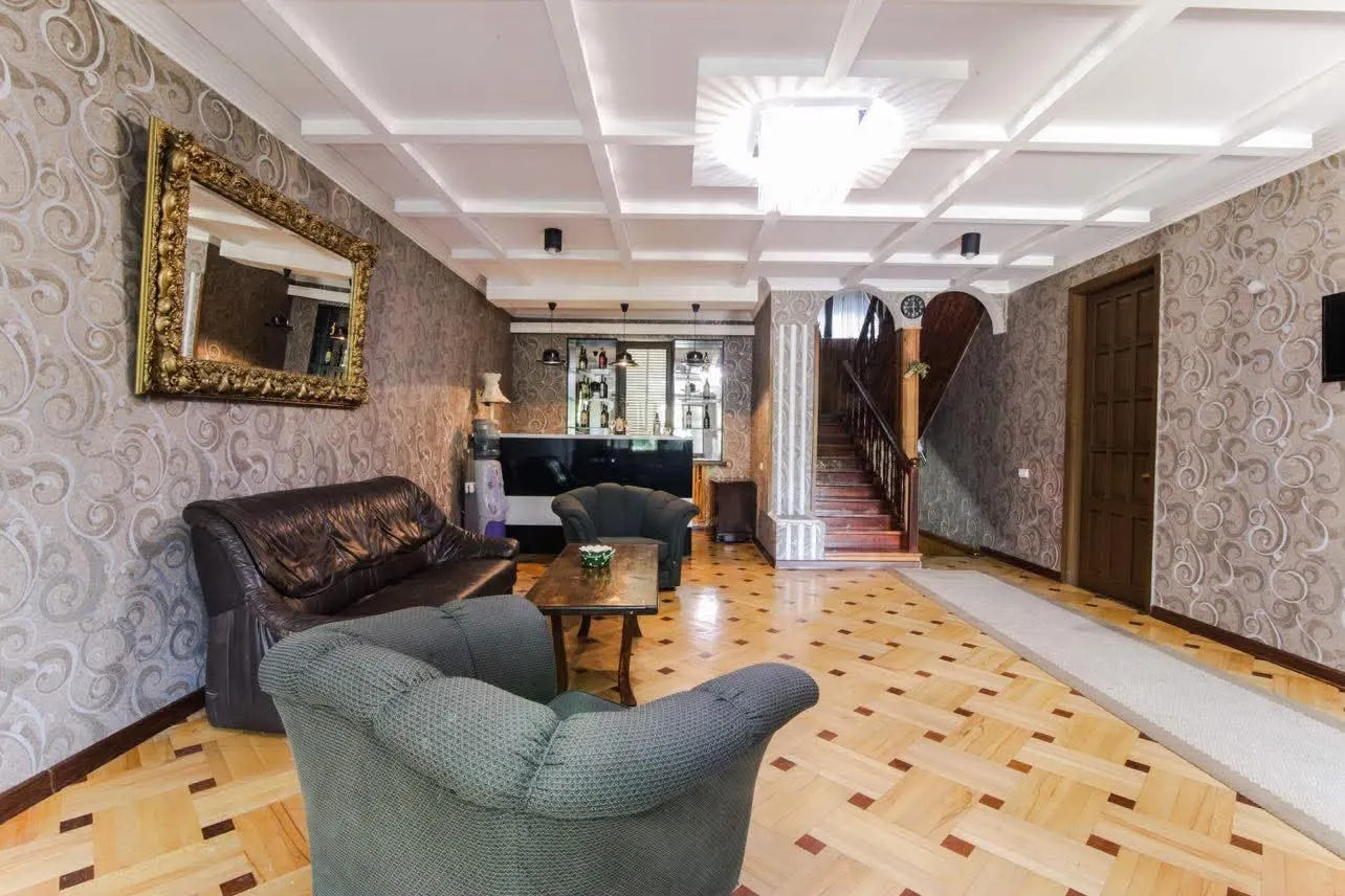 House, 10-room, 306 m²