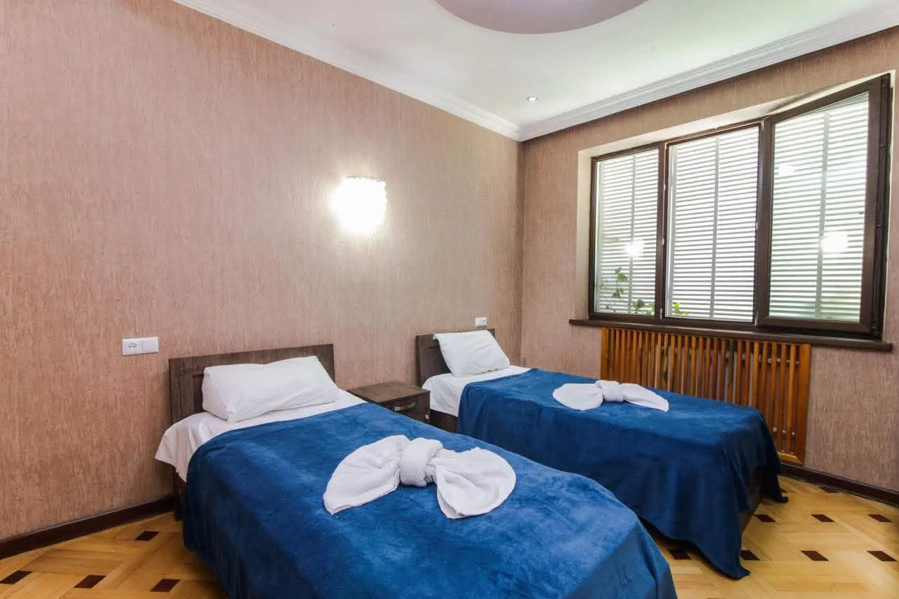 House, 5-room, 360 m²