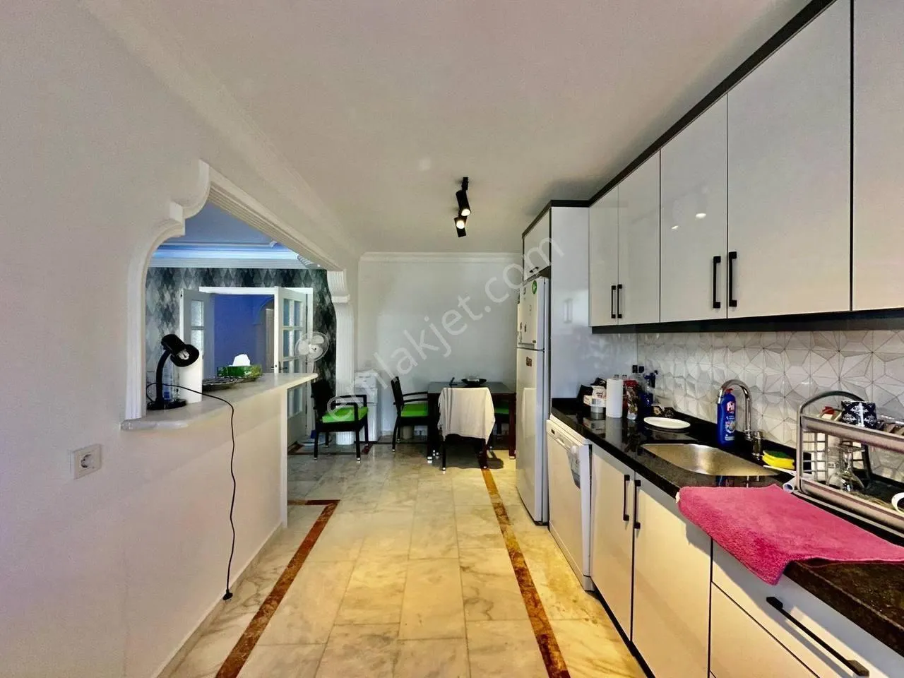 Apartment, 3-room, 130 m²