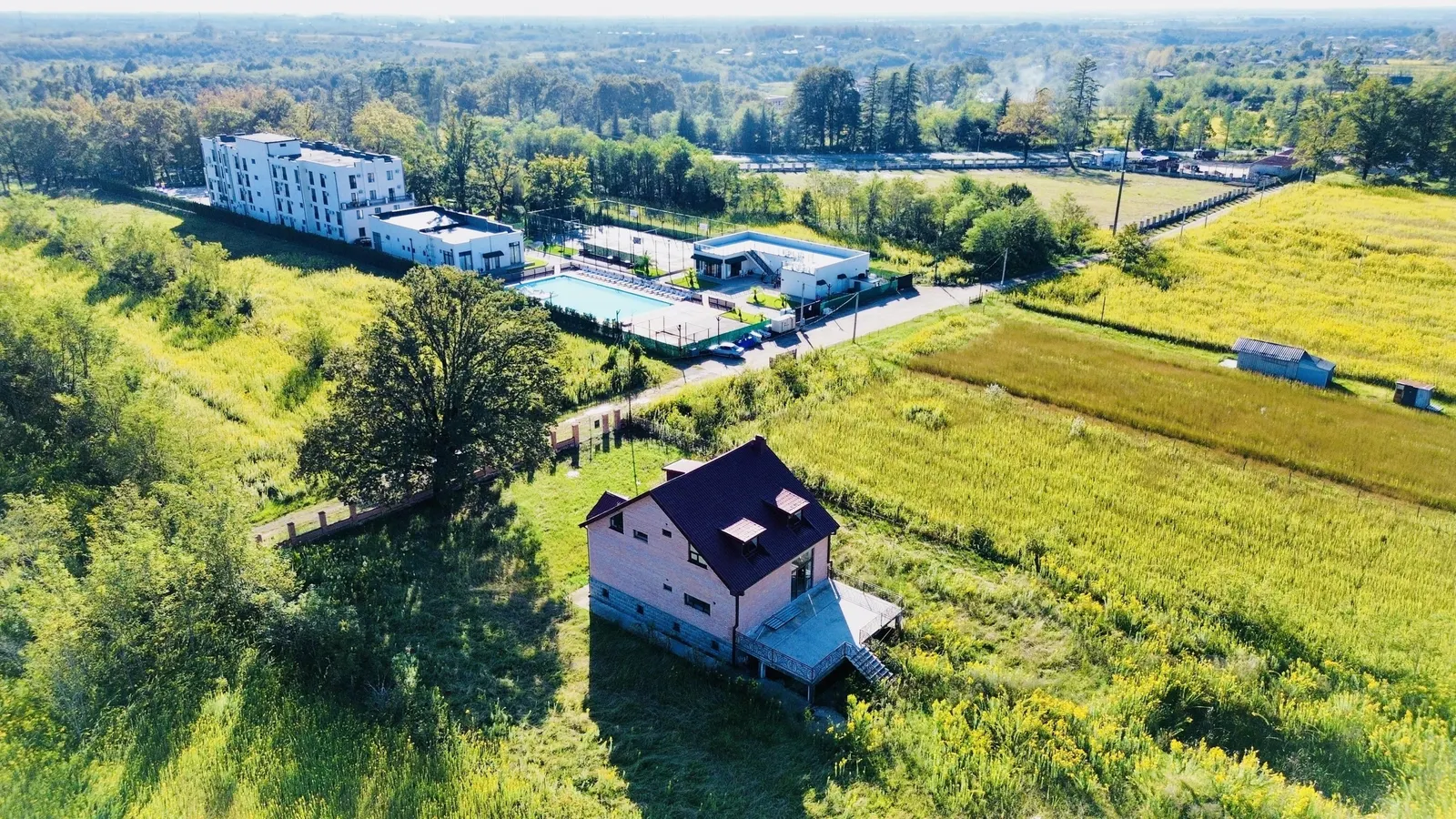 House, 6-room, 372 m²