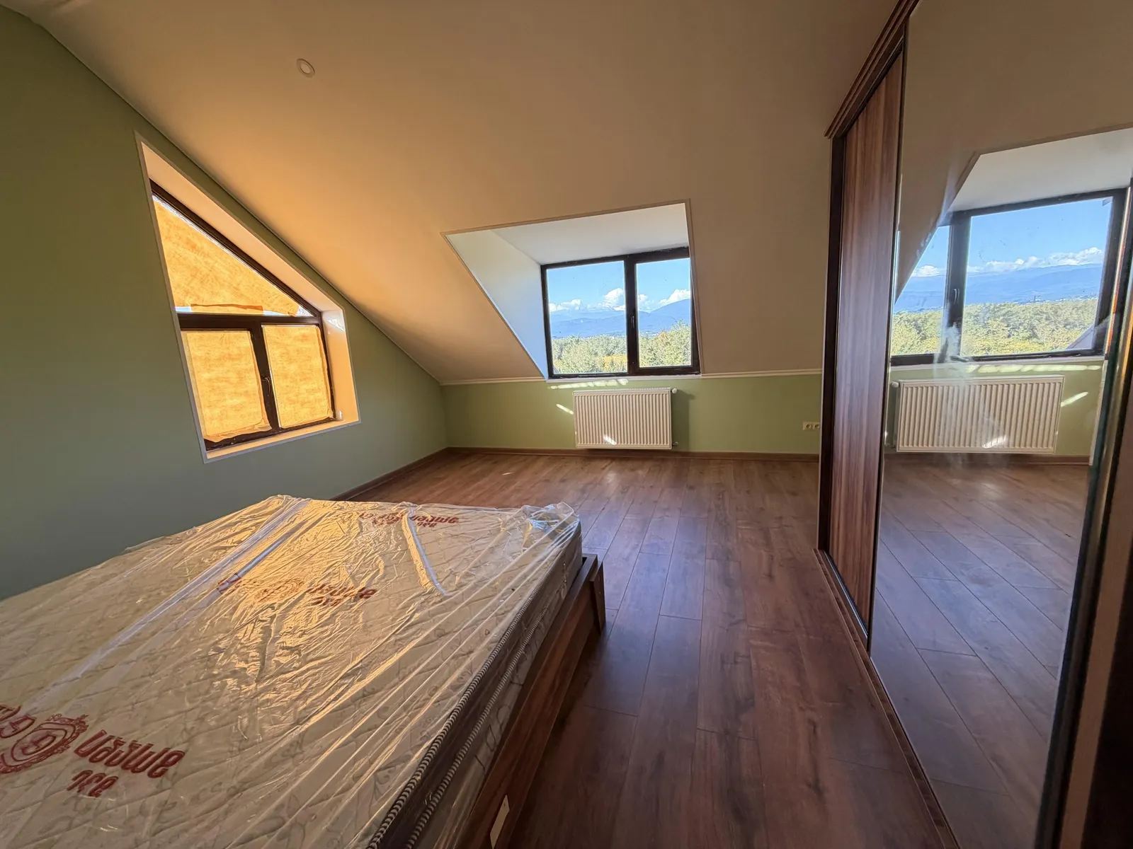 House, 6-room, 372 m²