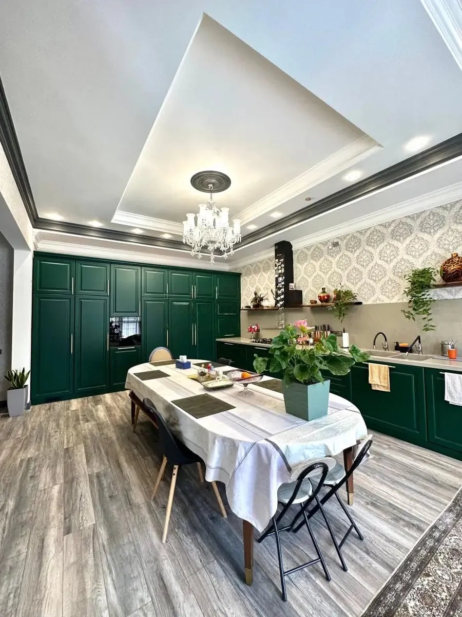 House, 7-room, 384 m²