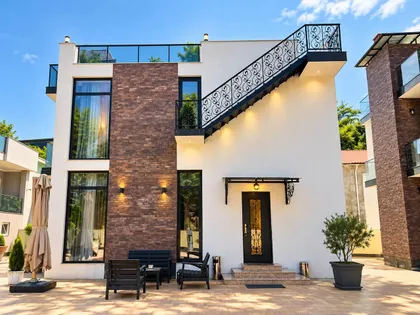 House, 5-room, 1080 m²