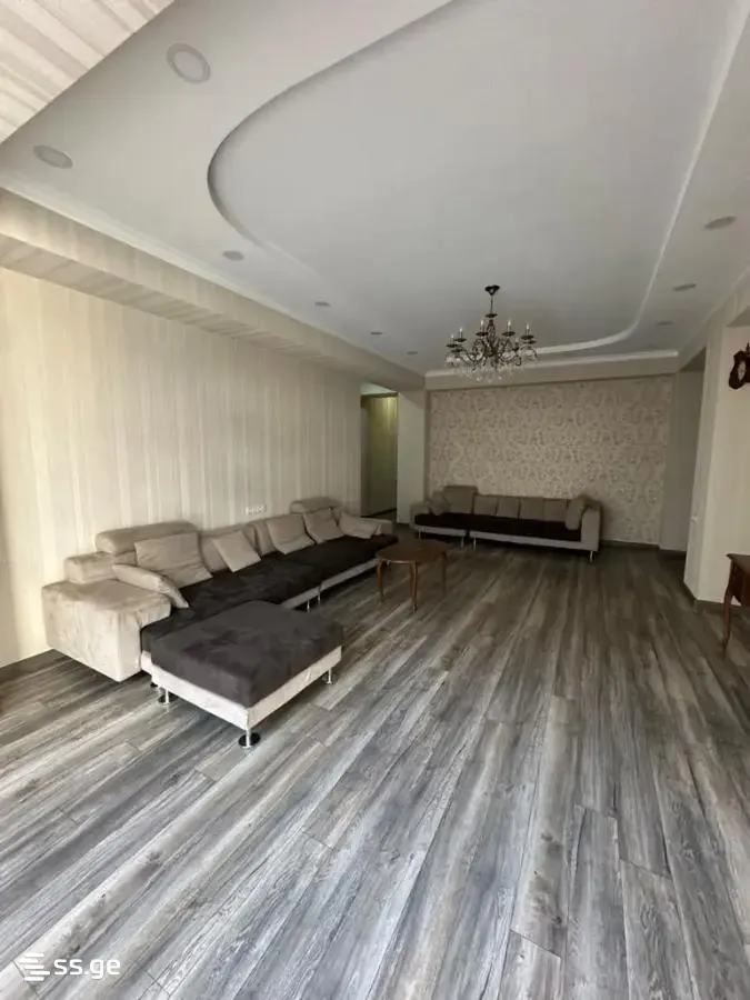 Квартира, 3-комн., 130 м²