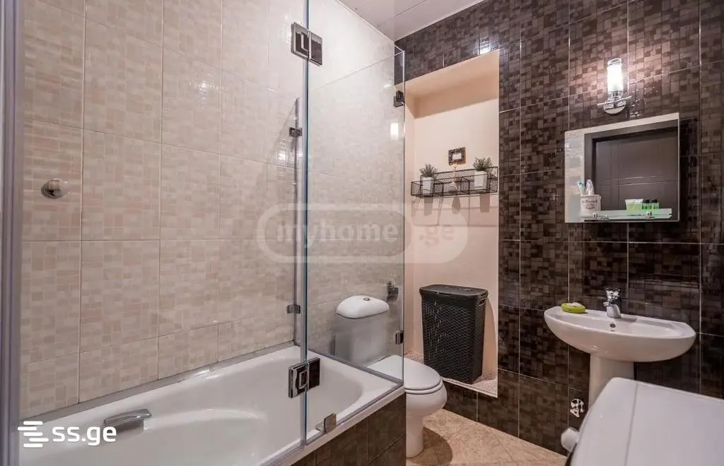Квартира, 5-комн., 180 м²