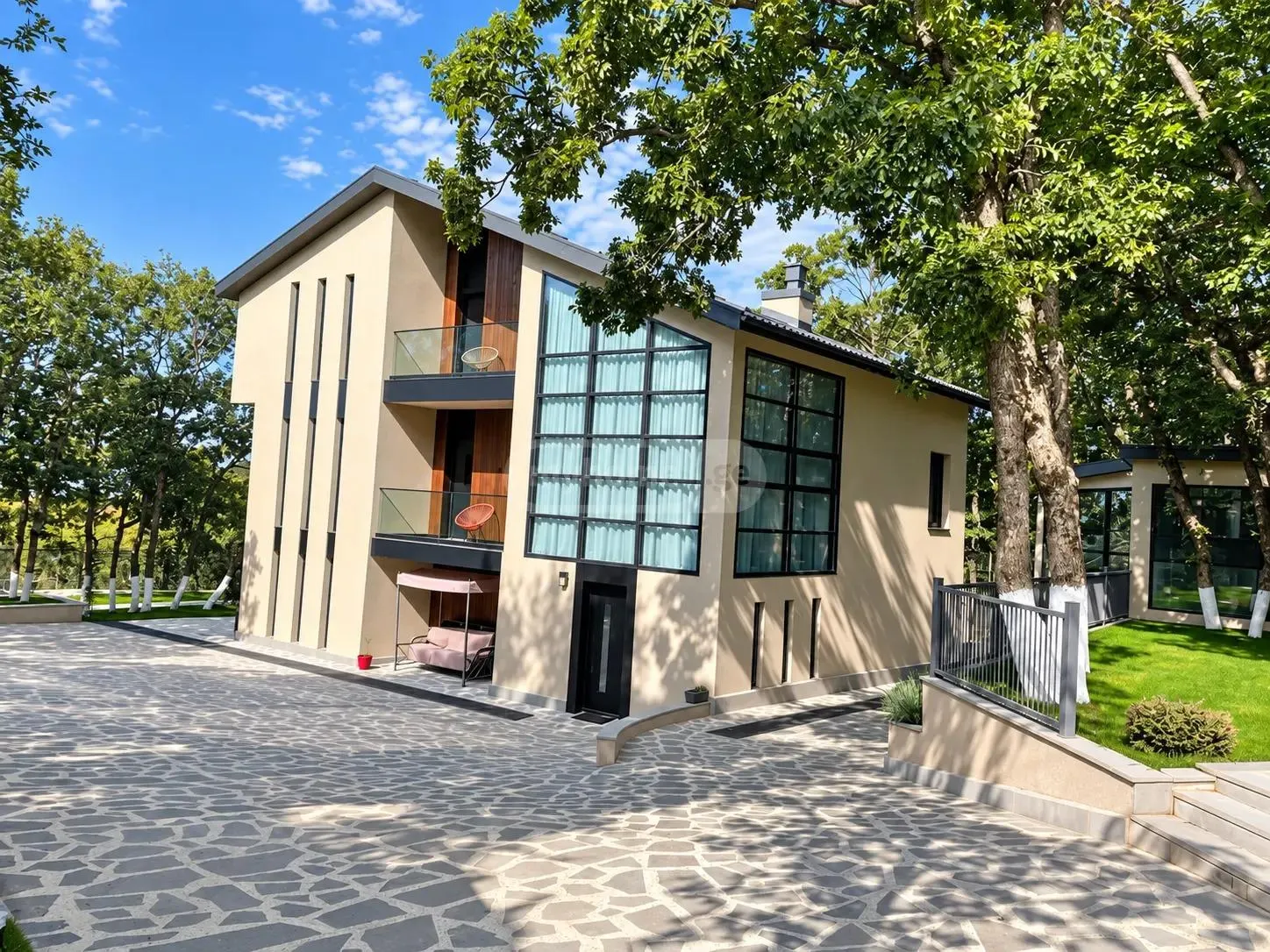 House, 5-room, 500 m²