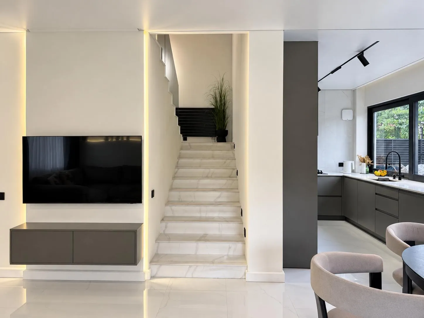 House, 5-room, 217 m²