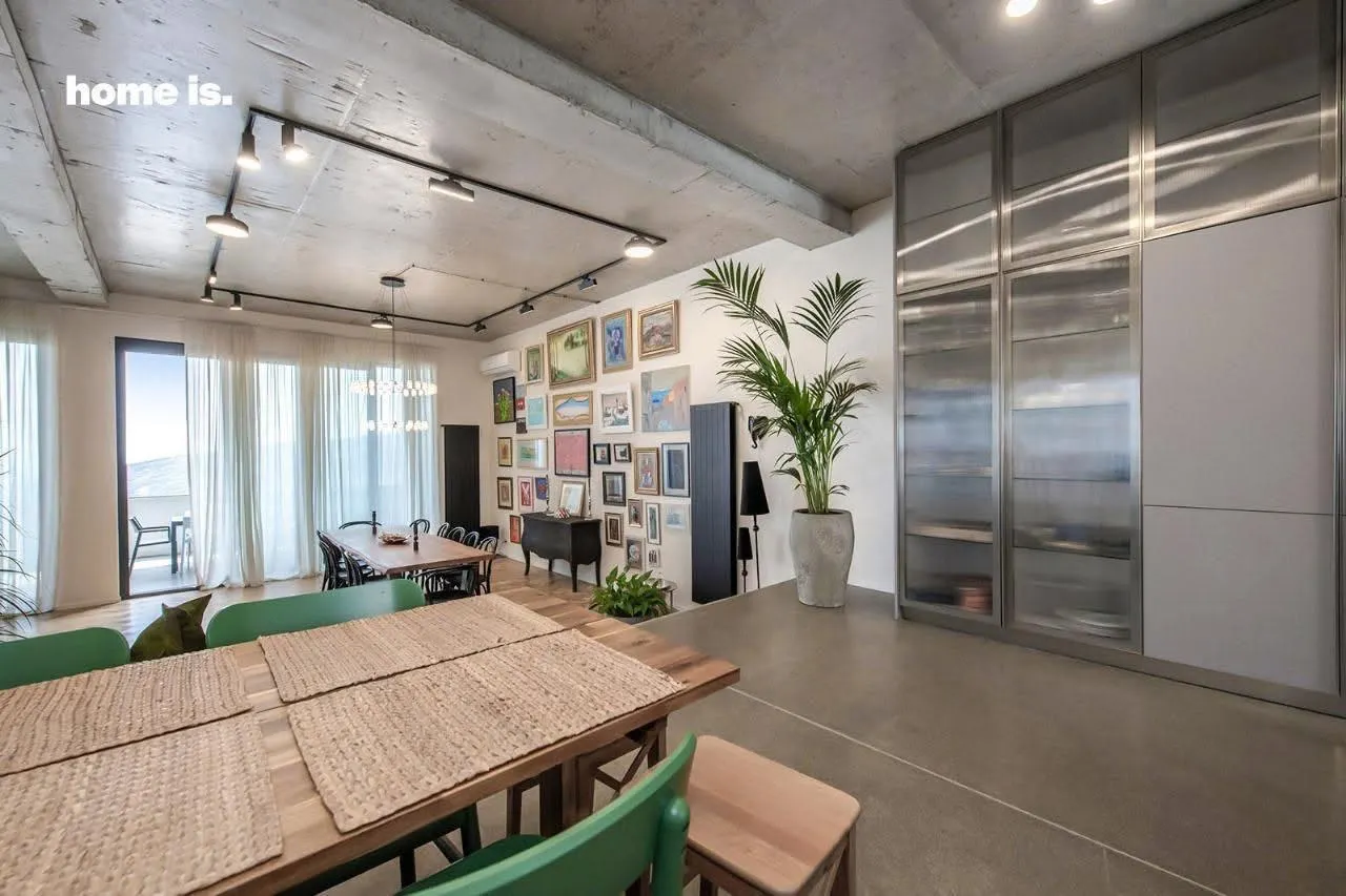 House, 10-room, 600 m²