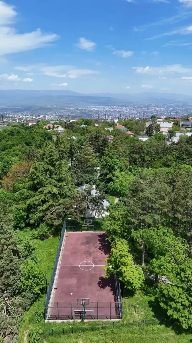 Дом, 10-комн., 280 м²