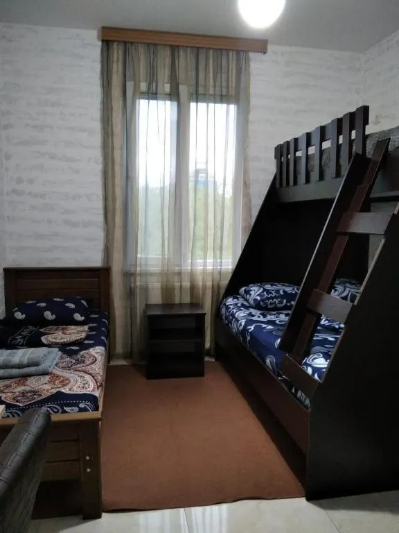 Дом, 5-комн., 200 м²