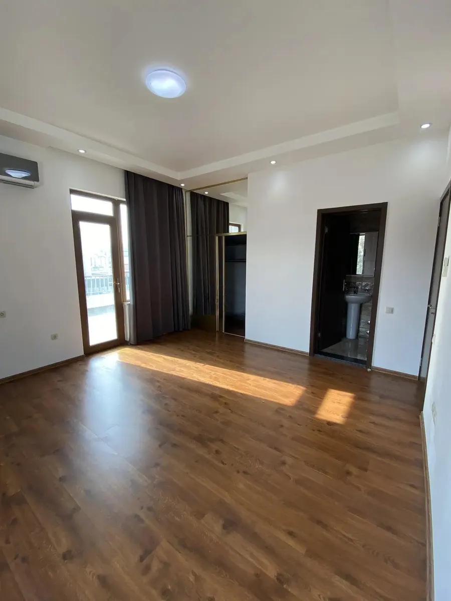 House, 7-room, 1200 m²