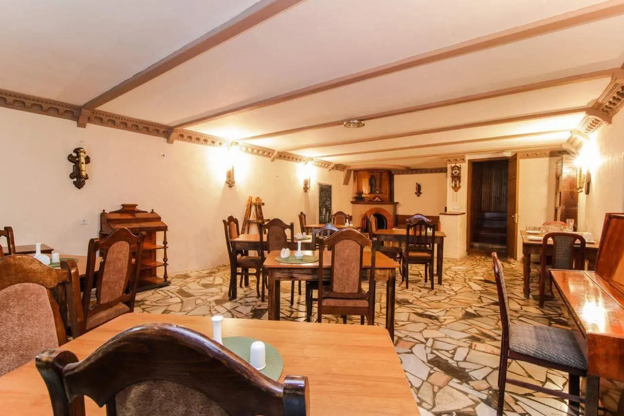 House, 10-room, 306 m²