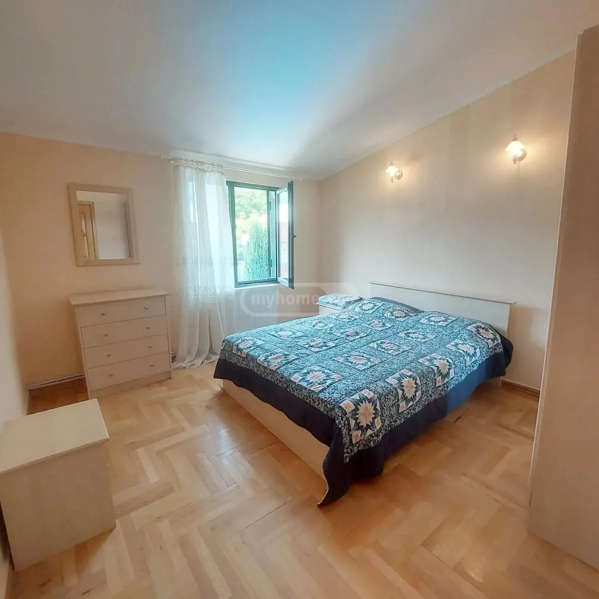 House, 5-room, 350 m²