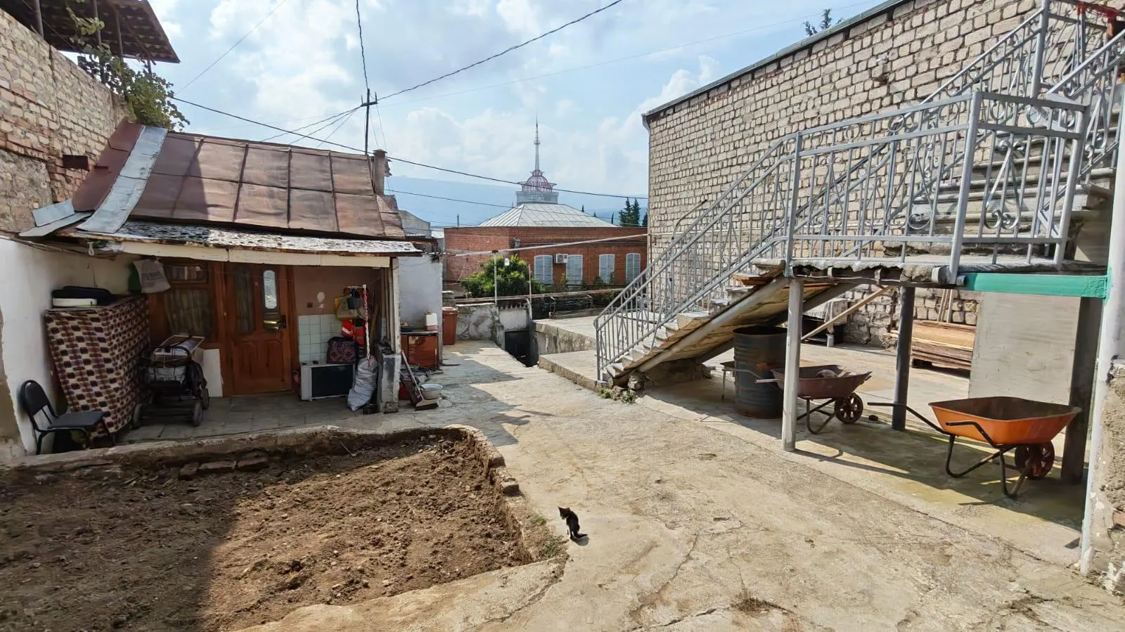 House, 5-room, 231 m²