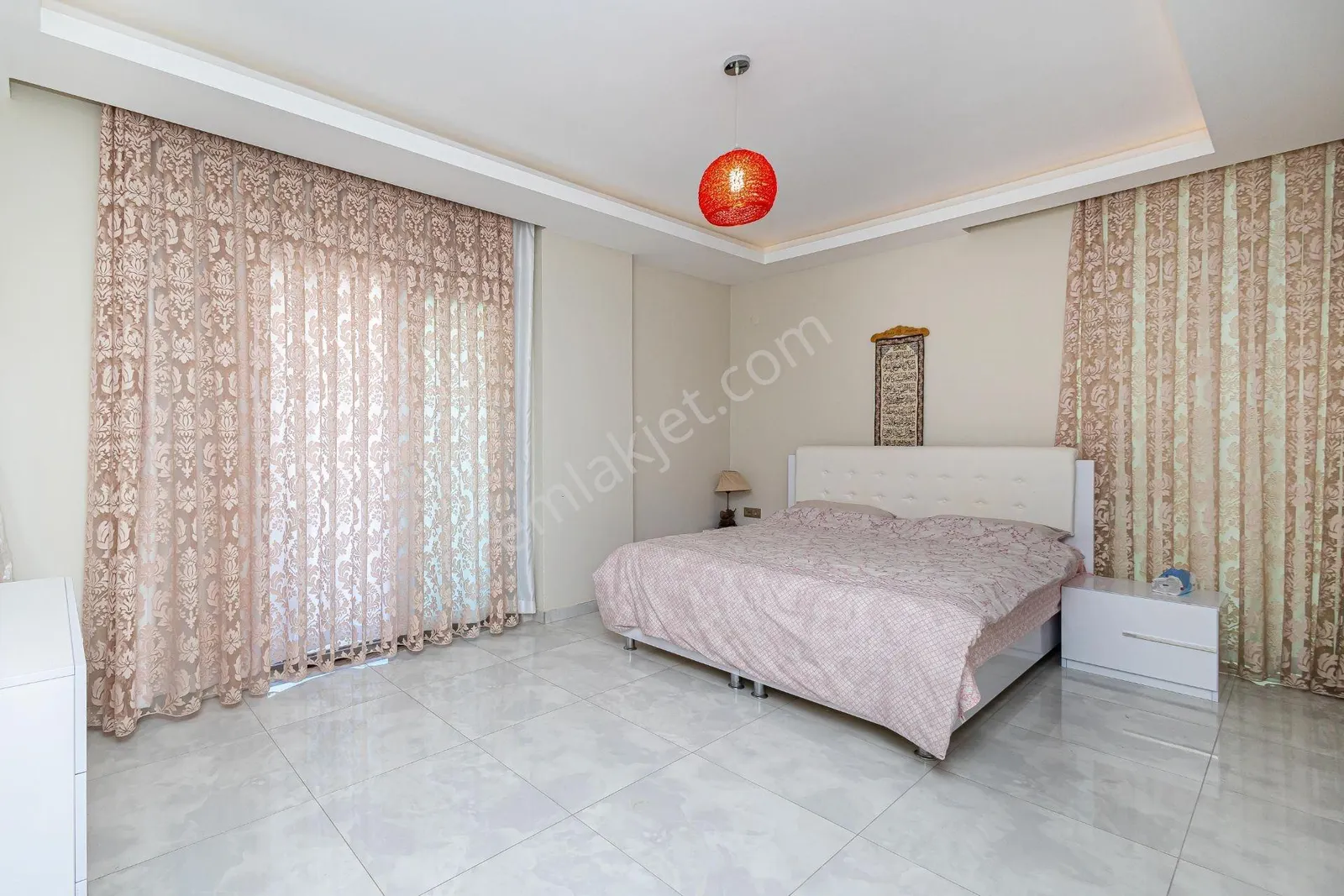 Apartment, 4-room, 160 m²