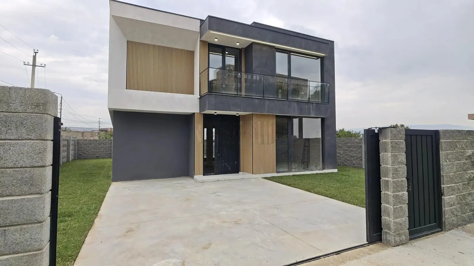 House, 6-room, 240 m², Archi Alley