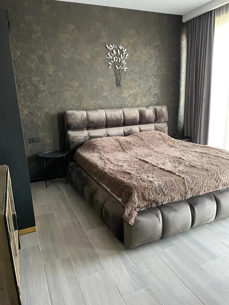 House, 5-room, 300 m²