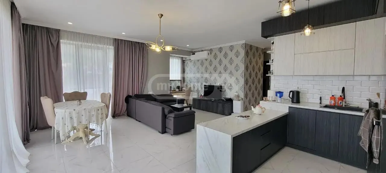 Квартира, 3-комн., 141 м²