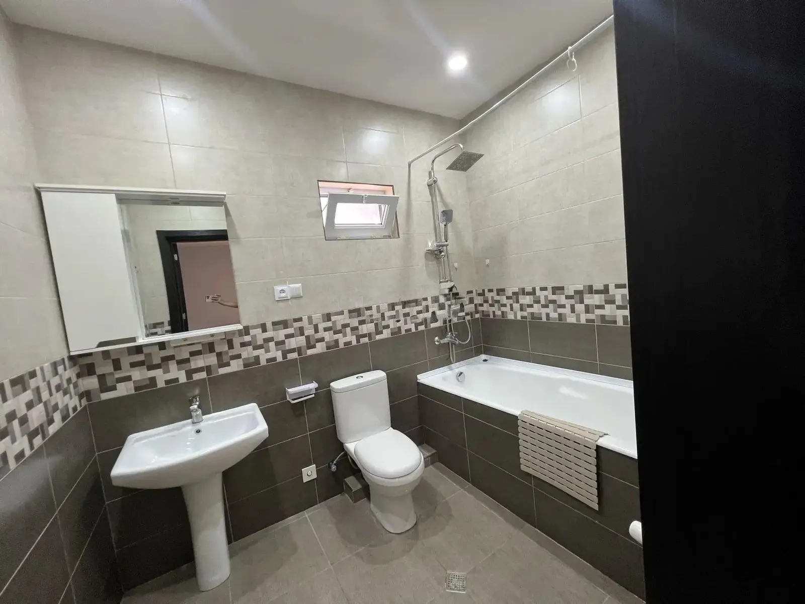 Дом, 6-комн., 470 м²