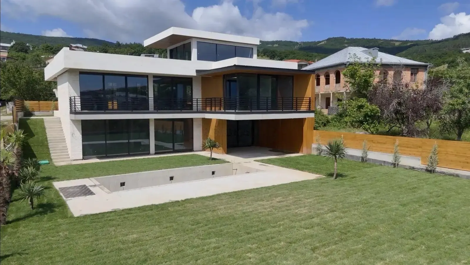Дом, 10-комн., 700 м²