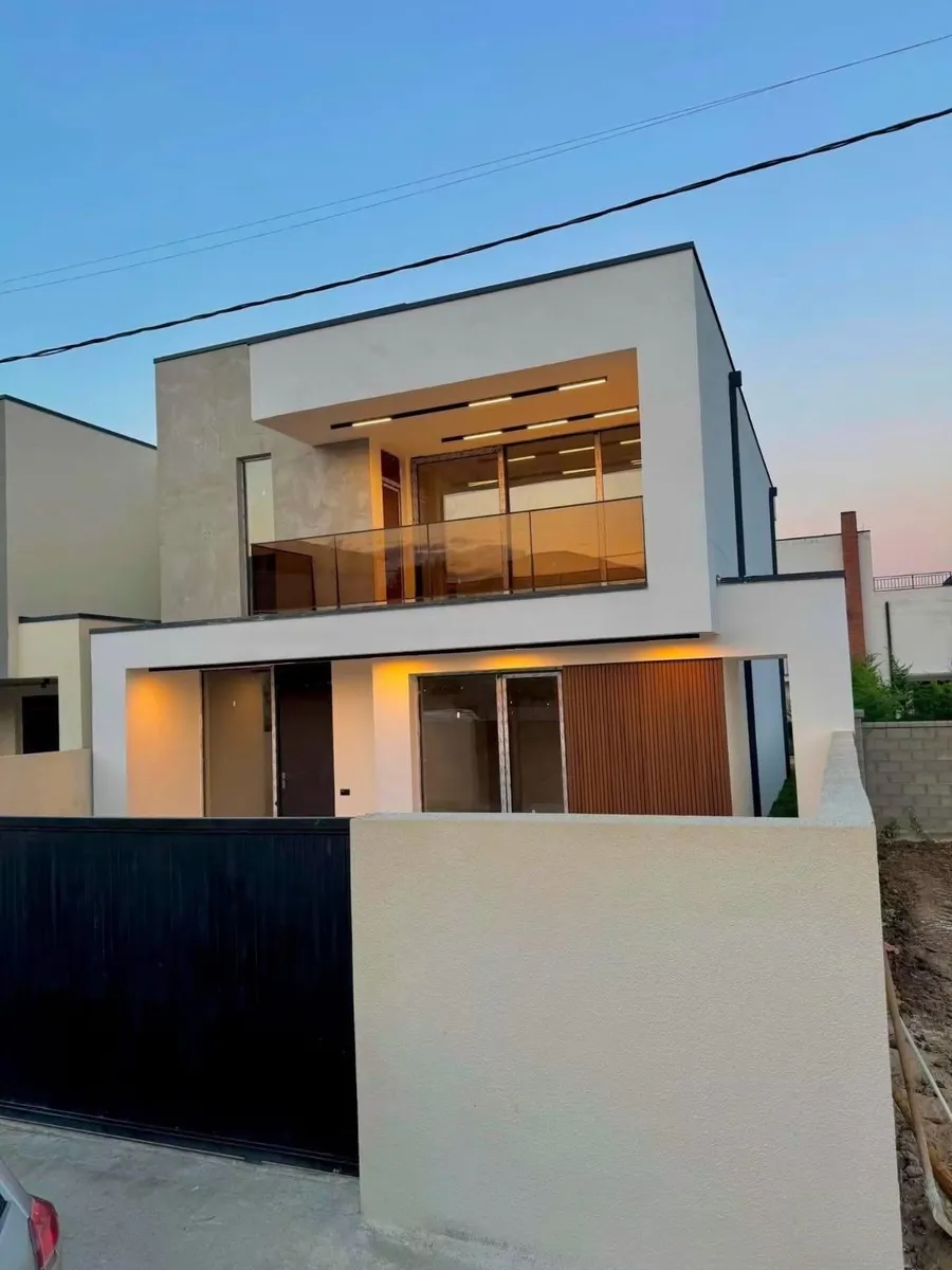 Дом, 5-комн., 250 м²