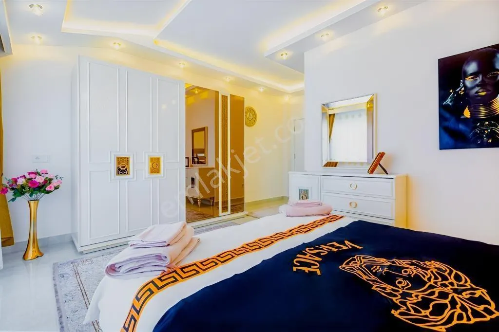 Apartment, 4-room, 200 m²