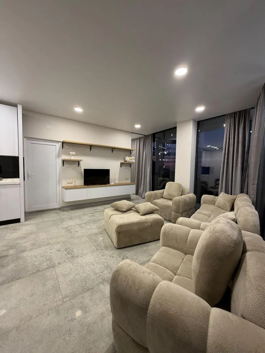 House, 7-room, 200 m²