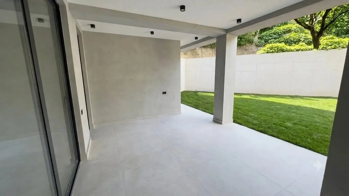 Дом, 7-комн., 1500 м²