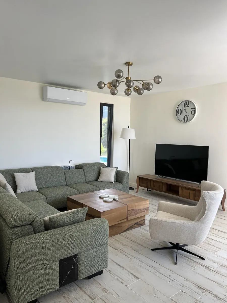House, 6-room, 417 m²