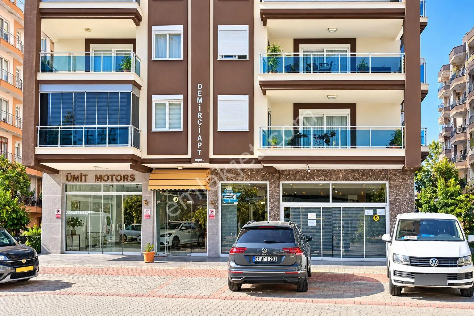 Apartment, 7-room, 300 m²