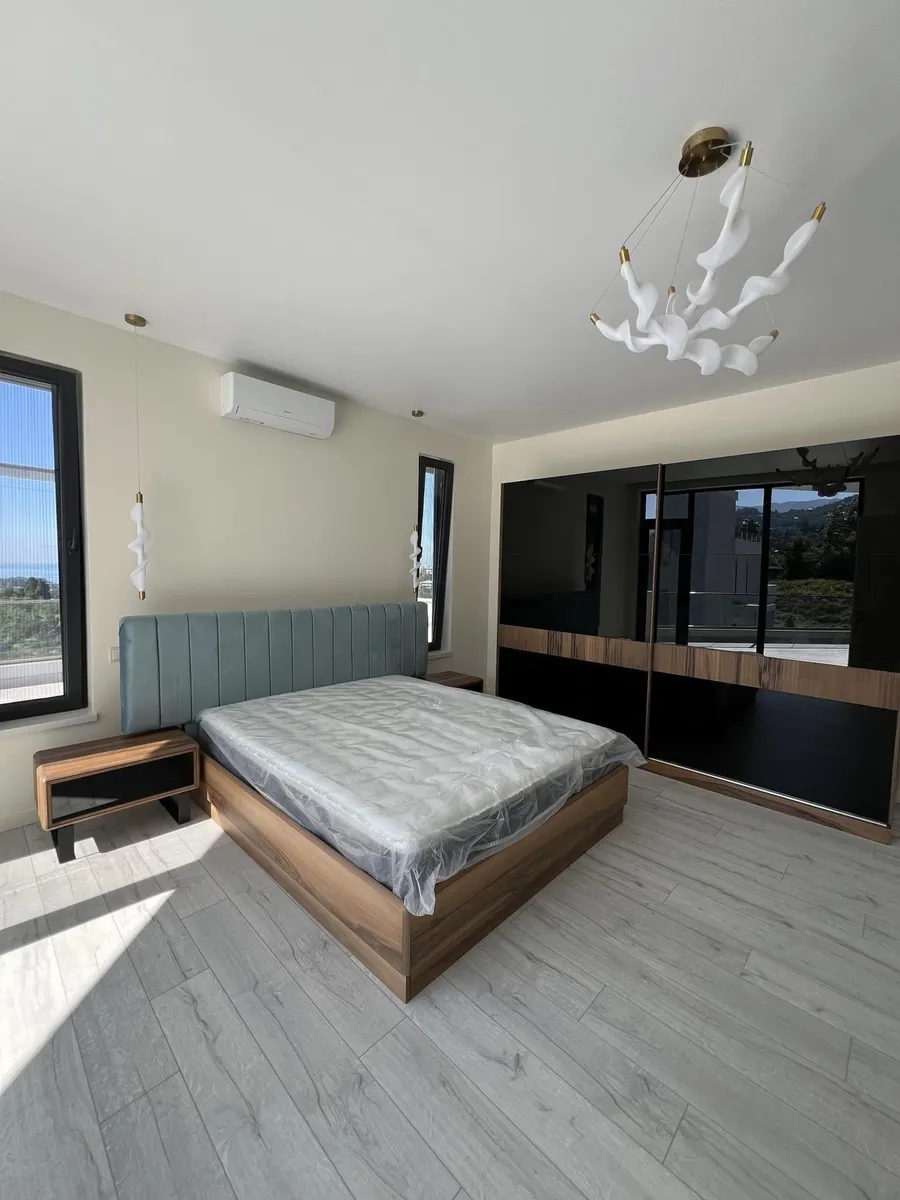 House, 6-room, 417 m²