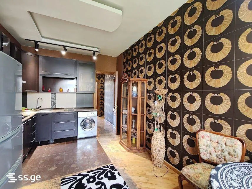 Квартира, 3-комн., 85 м²