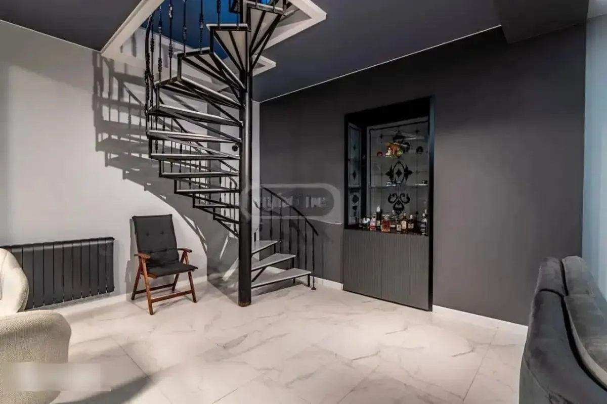 Дом, 4-комн., 240 м²