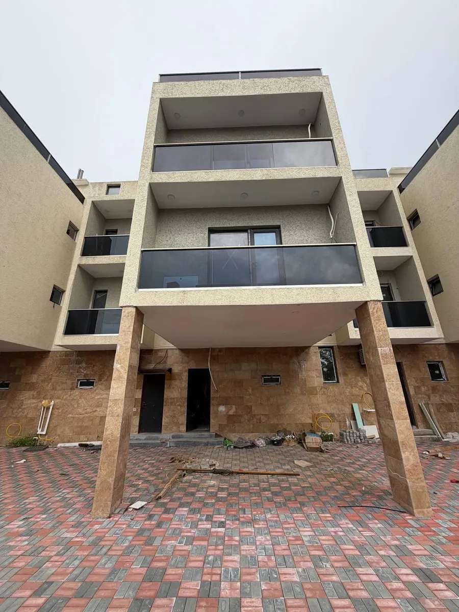 House, 4-room, 185 m²