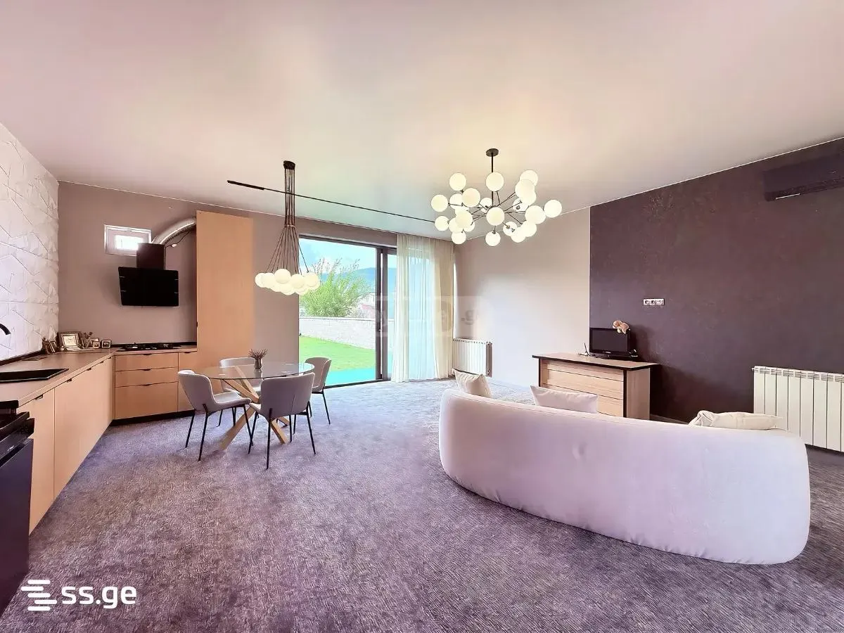 Дом, 3-комн., 600 м²