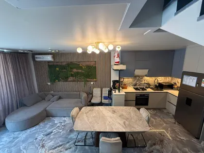 House, 4-room, 140 m²