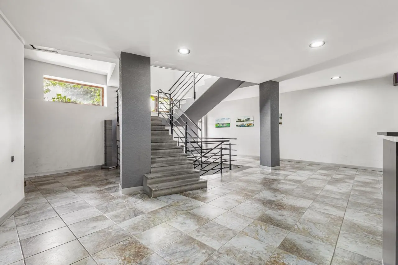 Квартира, 5-комн., 246 м²