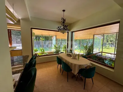 Дом, 5-комн., 550 м²