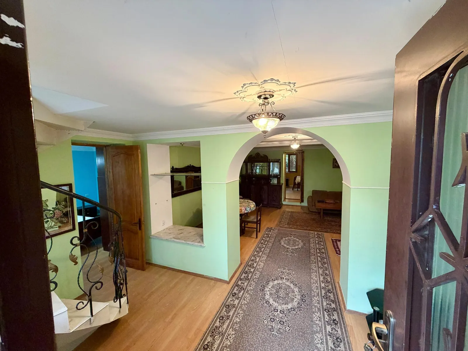 Дом, 7-комн., 370 м²