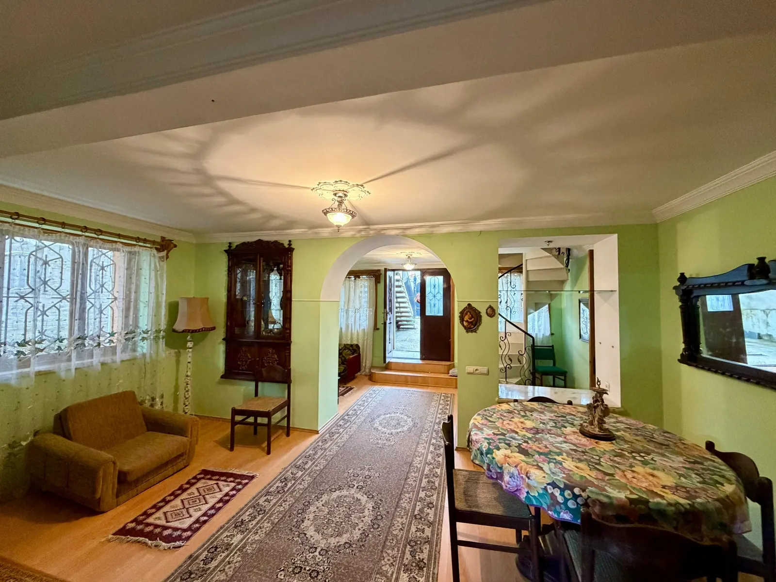 Дом, 7-комн., 370 м²