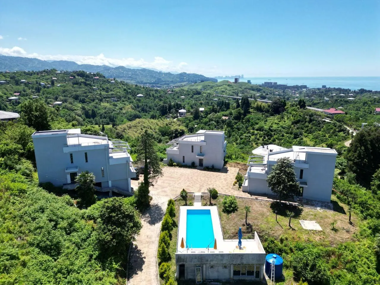 House, 5-room, 415 m²